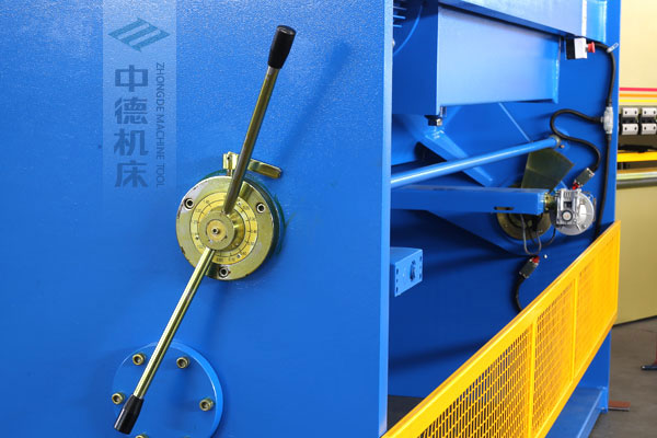 ZDSK-1232剪板機刀片間隙手動調(diào)節(jié)器，刻度清淅，調(diào)節(jié)省力又簡便.jpg
