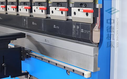 ZDPK-10025分段數(shù)控模具及高精度模具快夾，換模速度快5倍，加高型模托是門業(yè)制造專業(yè)配置.jpg