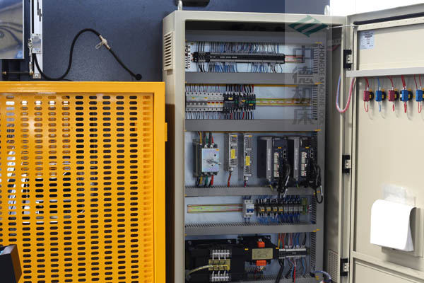 ZDPE8025-ESTUN原廠適配電氣箱總成，抗干擾能力強(qiáng)，電氣運(yùn)行穩(wěn)定.jpg