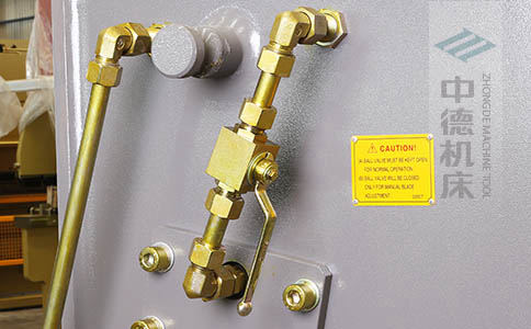 ZDS-432整機(jī)所有液壓管線均采用卡套式接頭，耐高壓，更換便捷.jpg